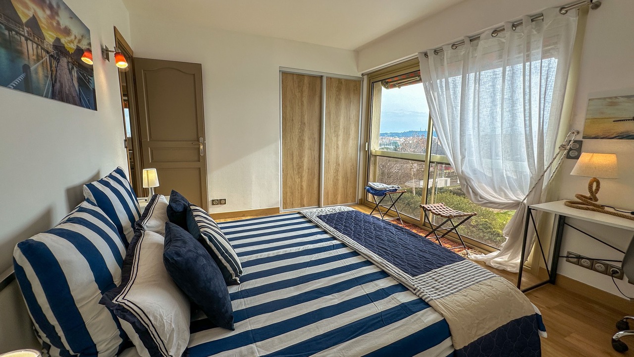 Photo of Bedroom in Antibes City Centre