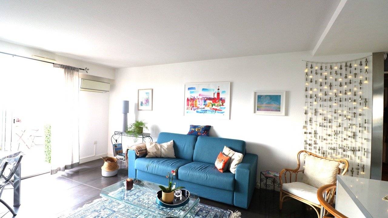 Photo of Livingroom in Saint Pierre de Feric