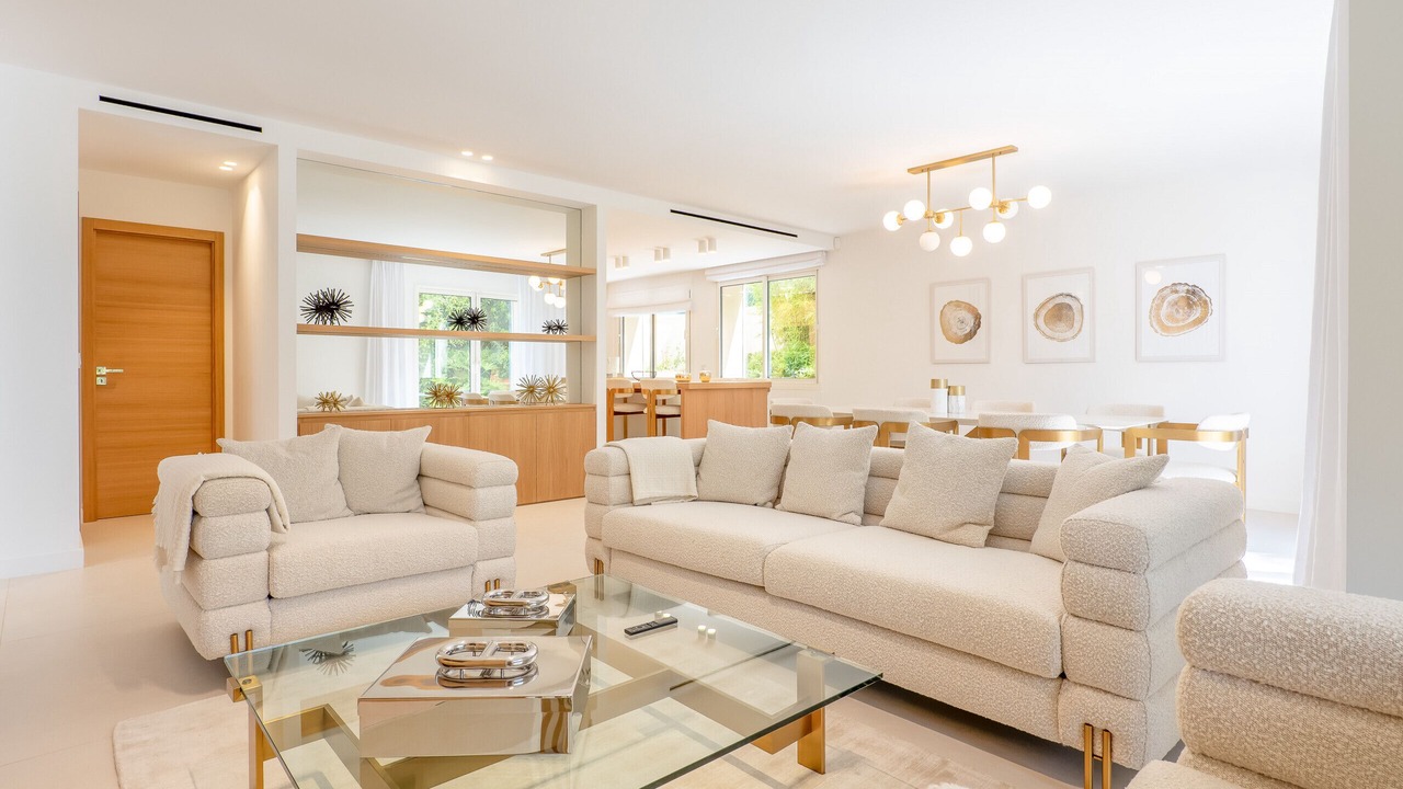 Photo of Livingroom in California - Pezou