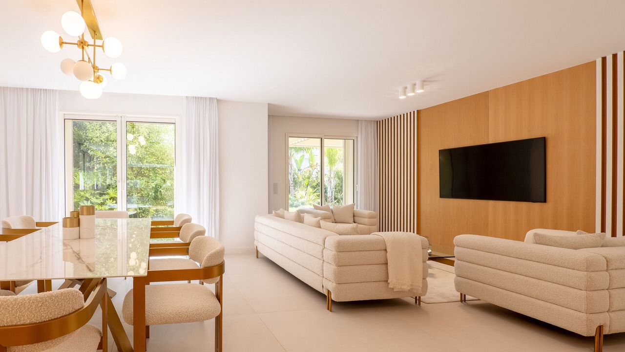 Photo of Livingroom in California - Pezou