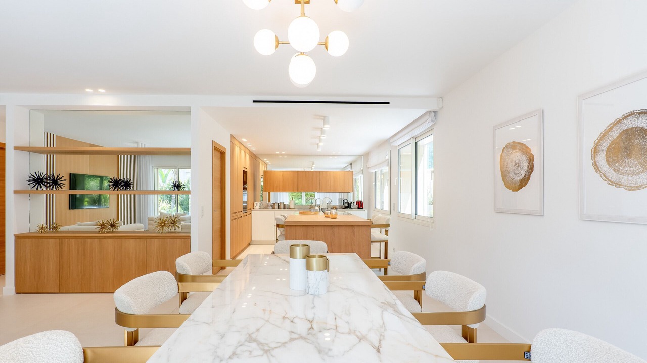 Photo of Livingroom in California - Pezou