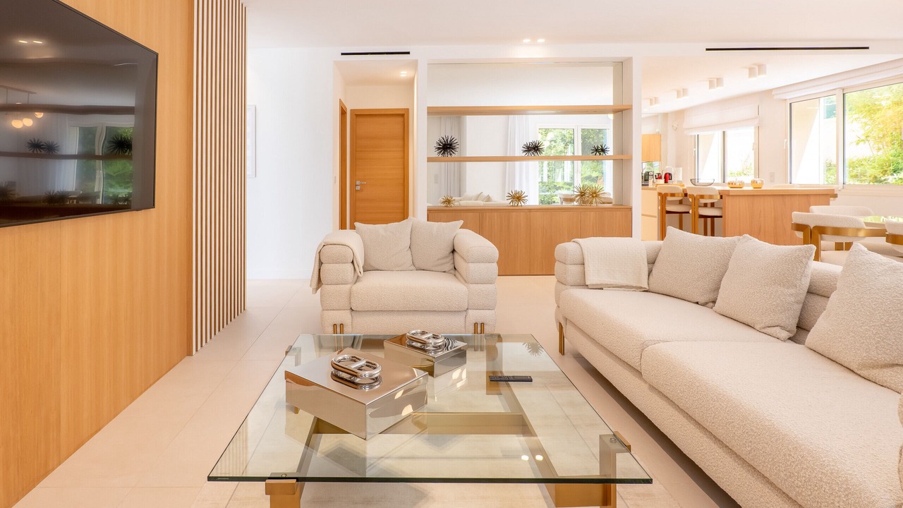 Photo of Livingroom in California - Pezou