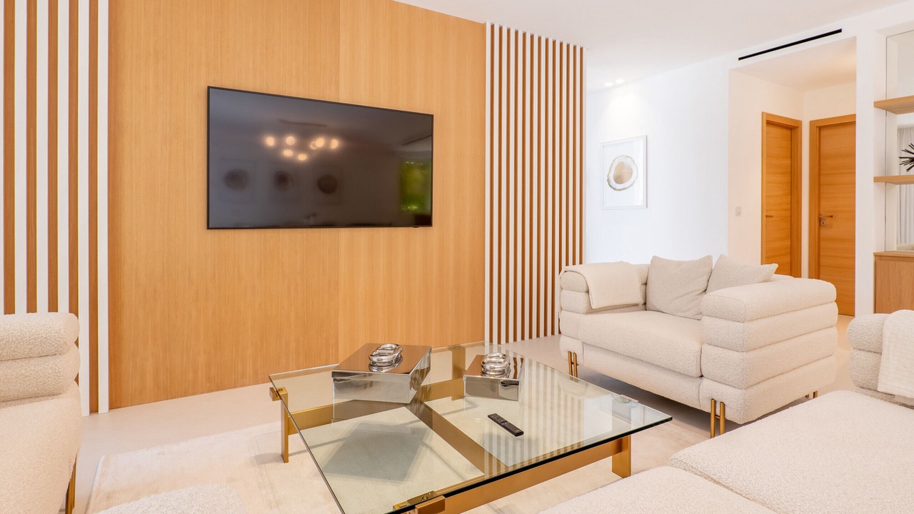 Photo of Livingroom in California - Pezou