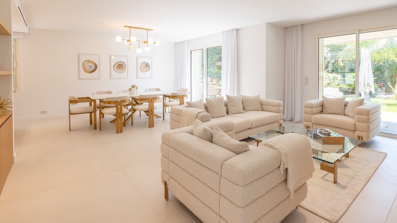 Photo of Livingroom in California - Pezou