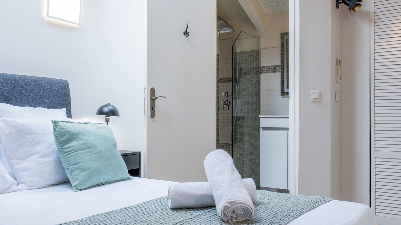 Photo of Bedroom in Cannes City Centre