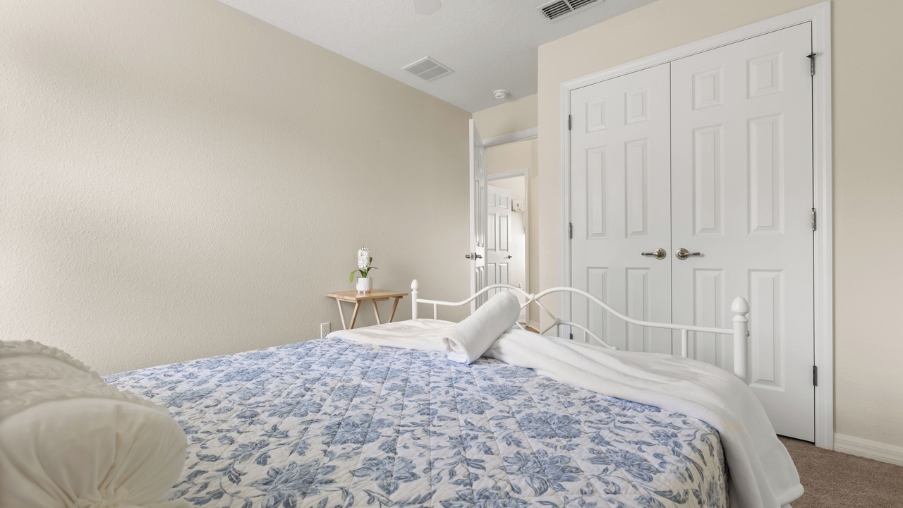 Photo of Bedroom in Sunset Lakes