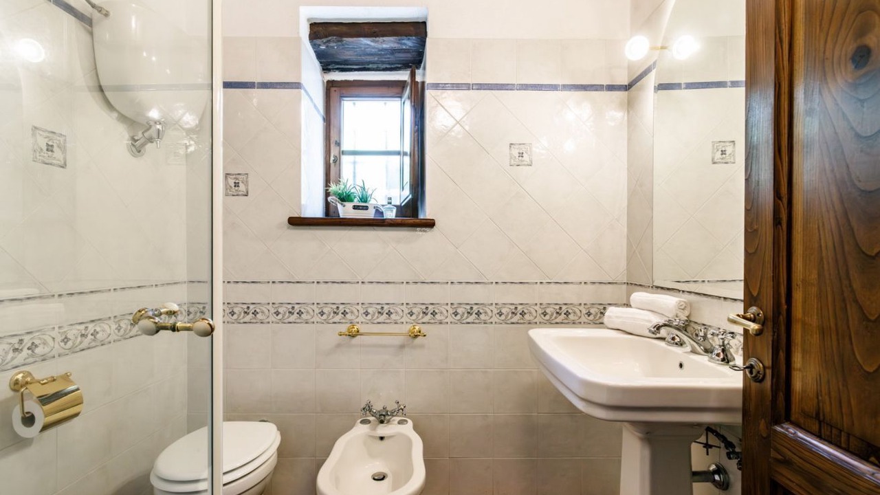 Photo of Bathroom in Gaiole in Chianti