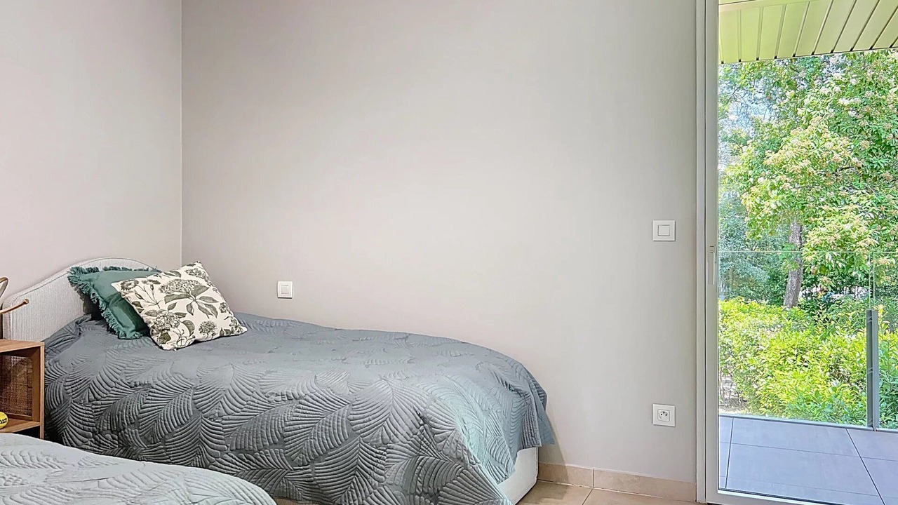 Photo of Bedroom in Prado - Republique