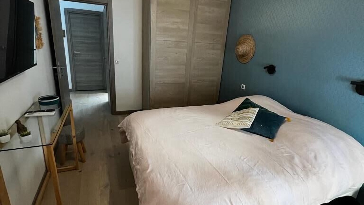 Photo of Bedroom in Prado - Republique