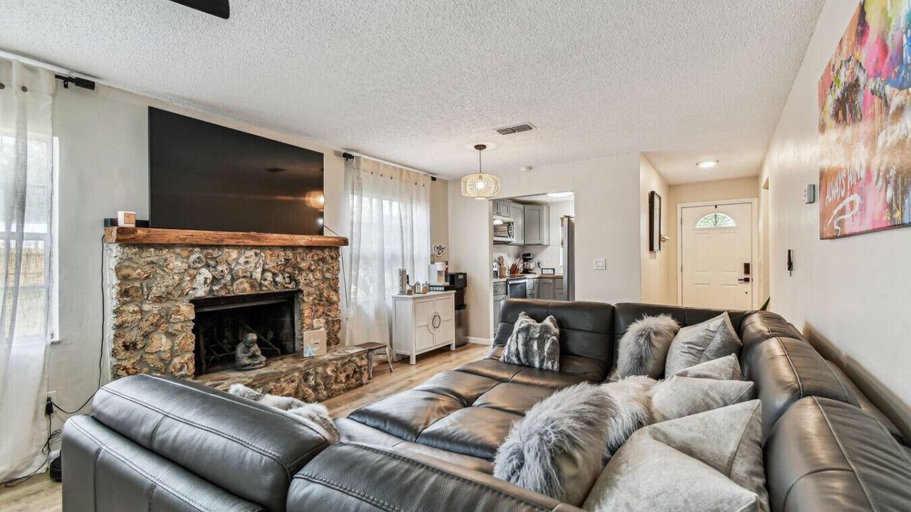 Photo of Livingroom in Mount Plymouth