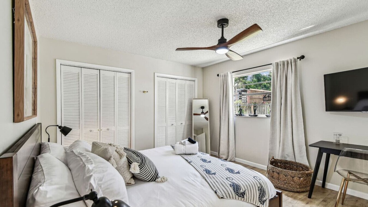 Photo of Bedroom in Mount Plymouth