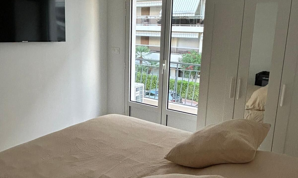 Photo of Bedroom in California - Pezou
