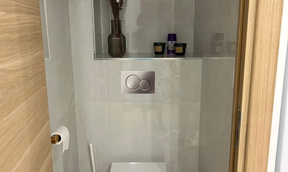 Photo of Bathroom in California - Pezou