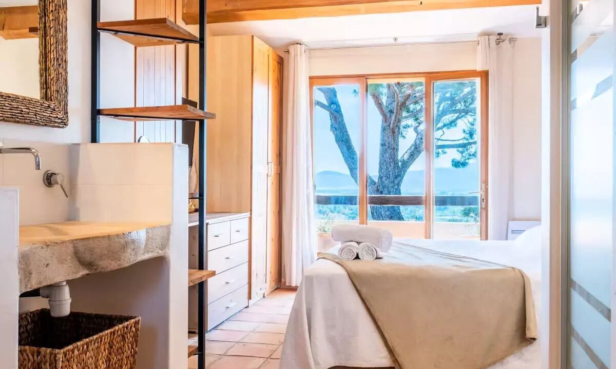 Photo of Bedroom in La Roquette-sur-Siagne