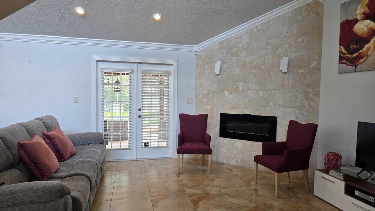 Photo of Livingroom in Goldenrod