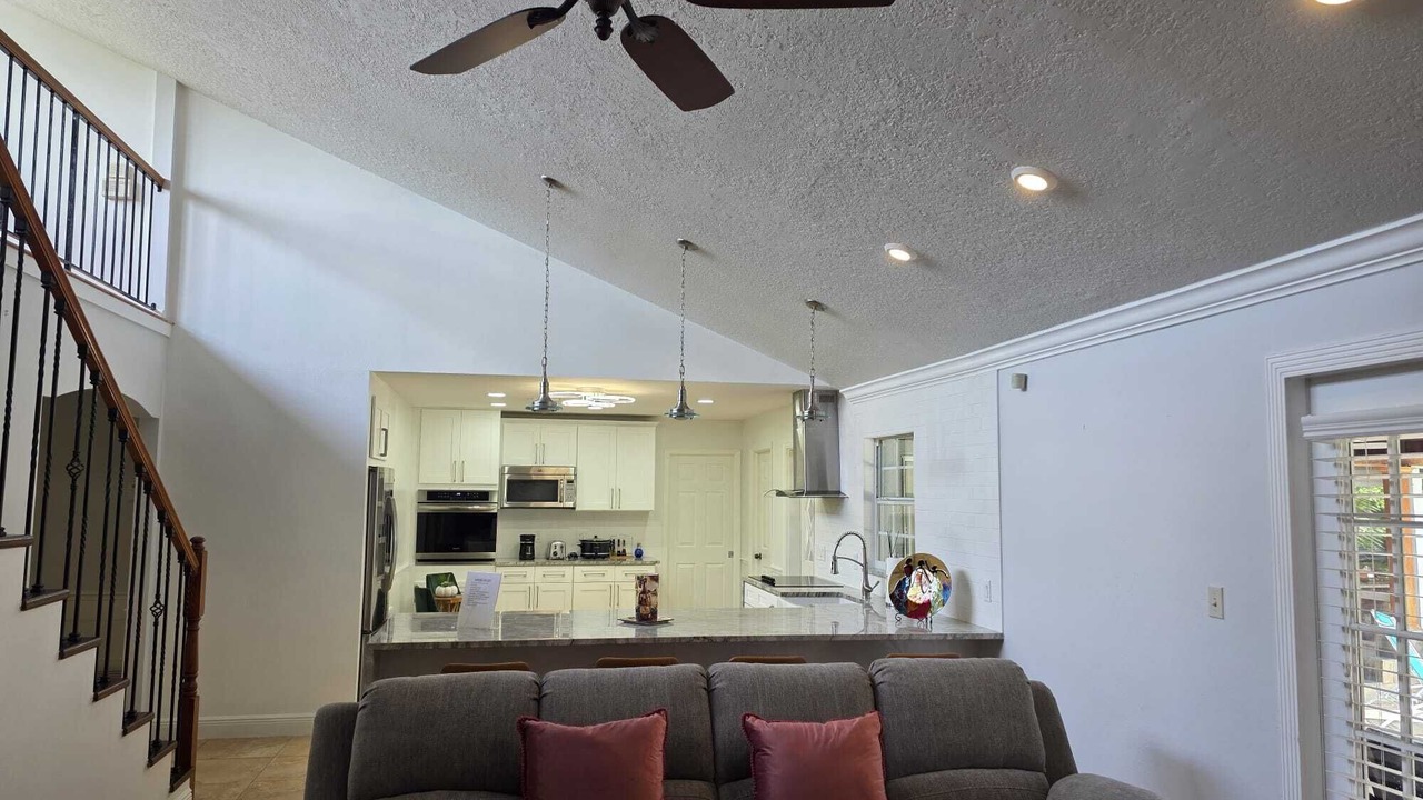 Photo of Livingroom in Goldenrod