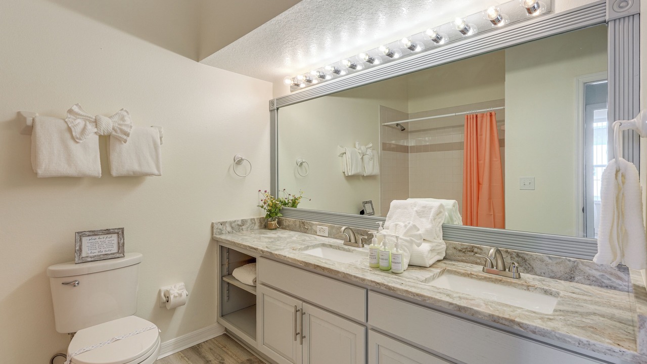 Photo of Bathroom in Sunset Lakes