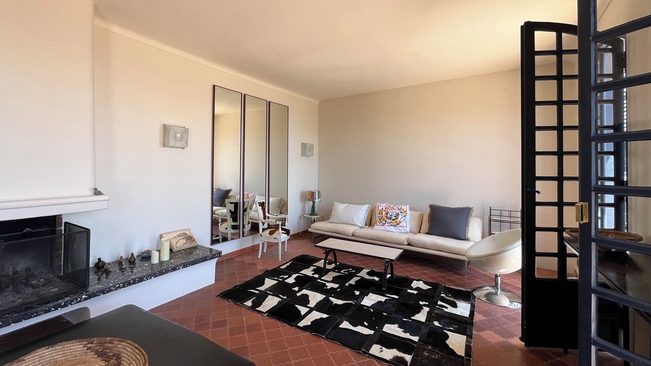 Photo of Livingroom in Gairaut