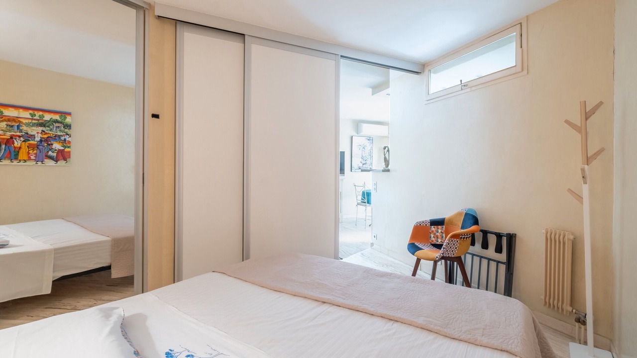 Photo of Bedroom in Mandelieu-La-Napoule