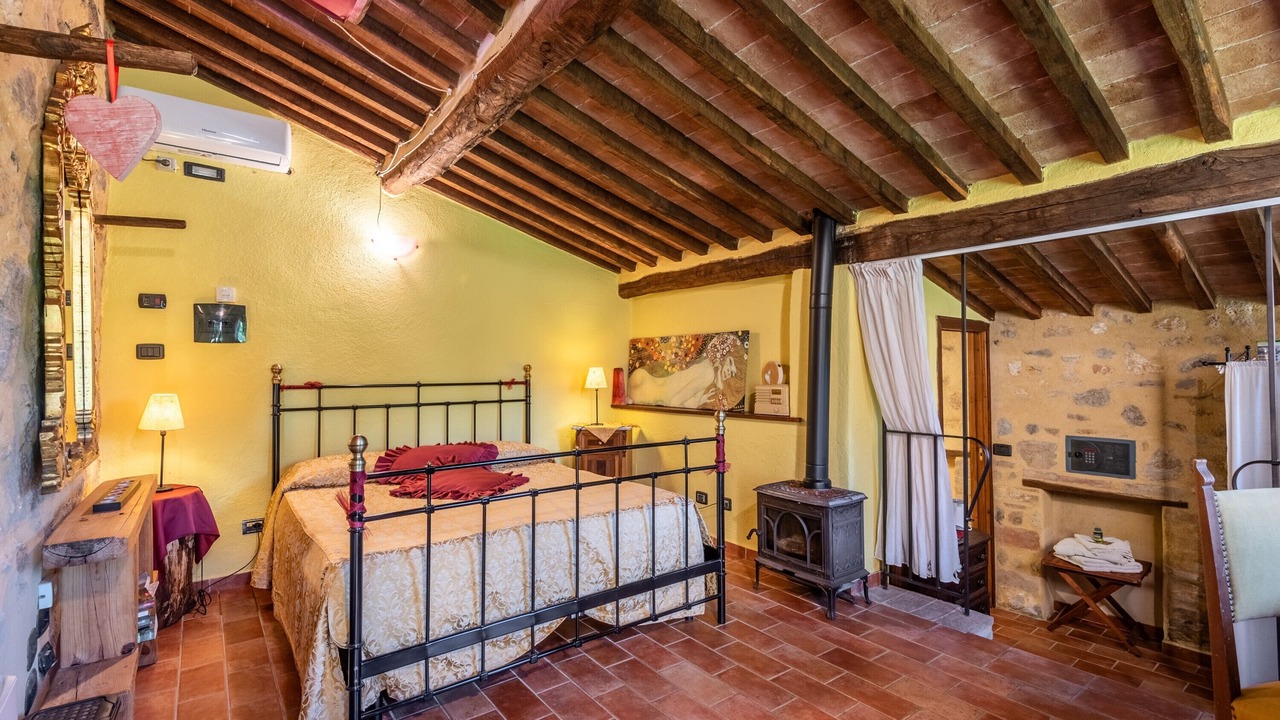 Photo of Bedroom in Monticiano