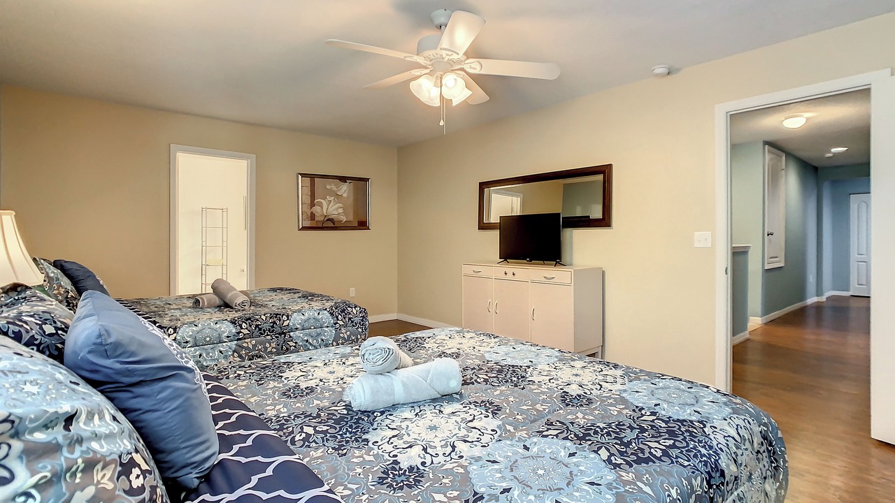 Photo of Bedroom in Crystal Cove