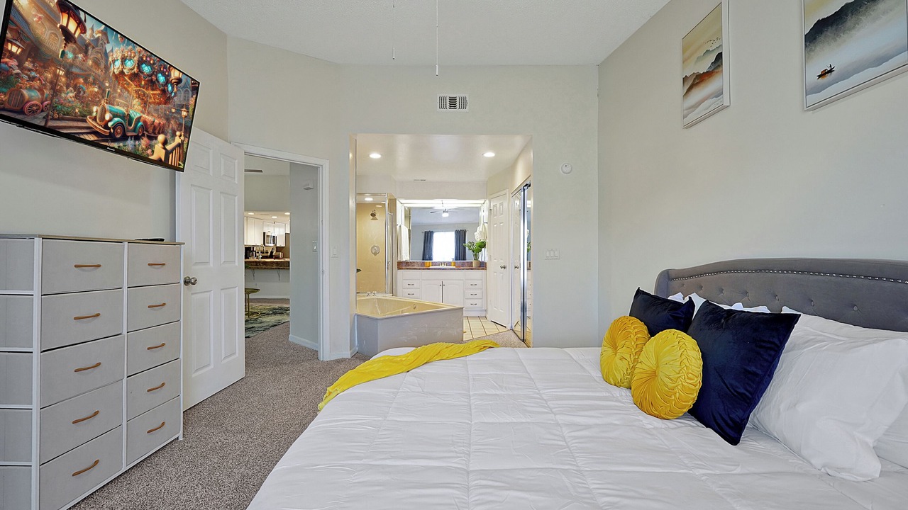 Photo of Bedroom in Oak Ridge
