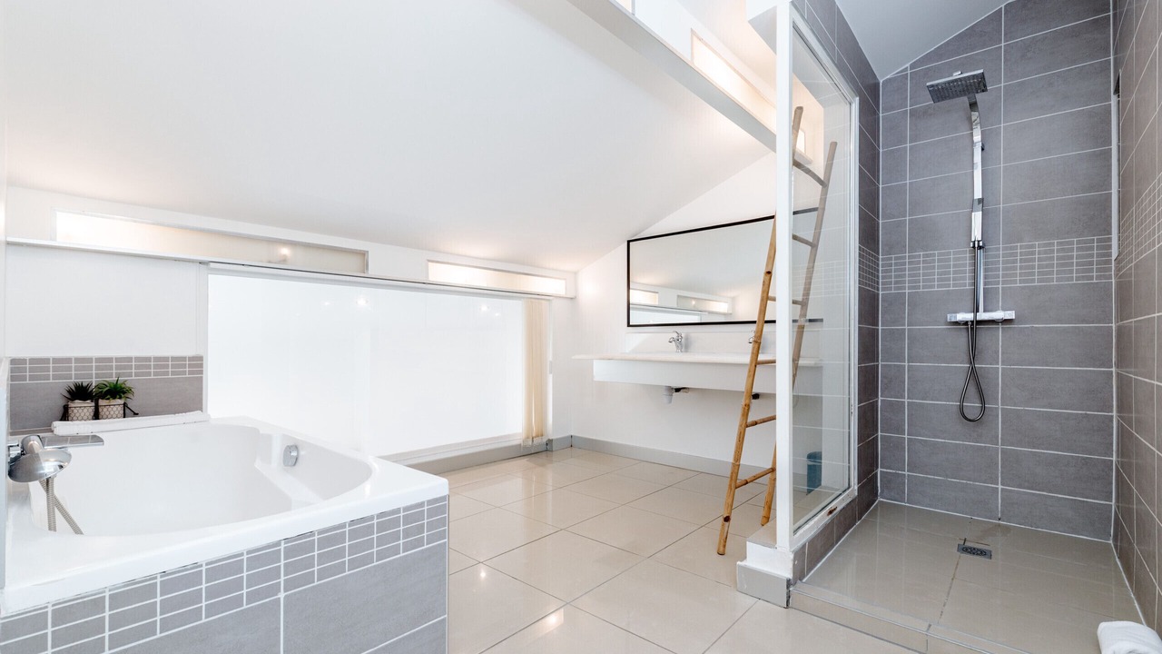 Photo of Bathroom in Riou - Petit Juas - Av de Grasse