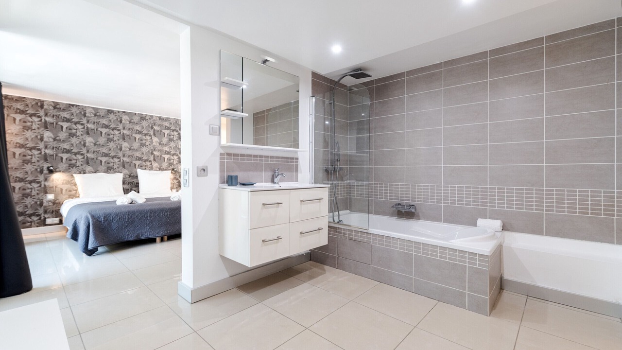 Photo of Bathroom in Riou - Petit Juas - Av de Grasse