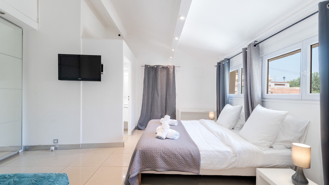 Photo of Bedroom in Riou - Petit Juas - Av de Grasse