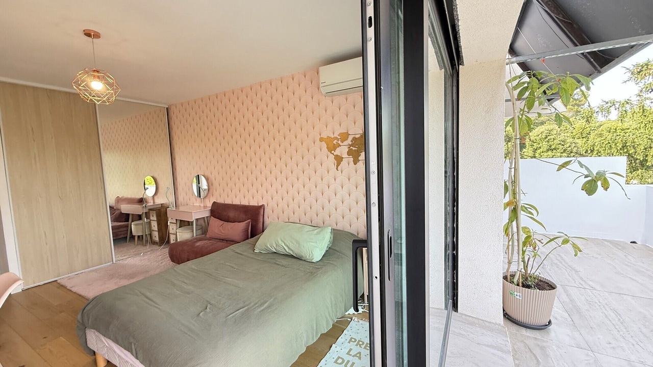 Photo of Bedroom in Biot
