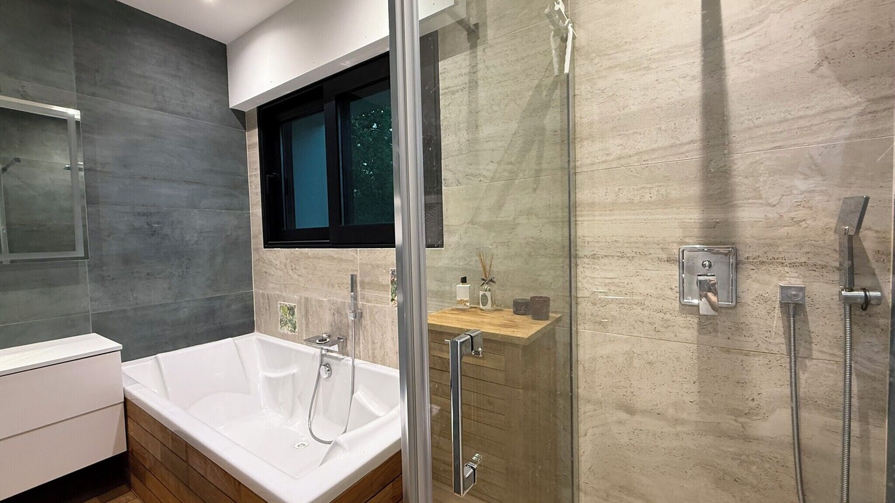 Photo of Bathroom in Biot