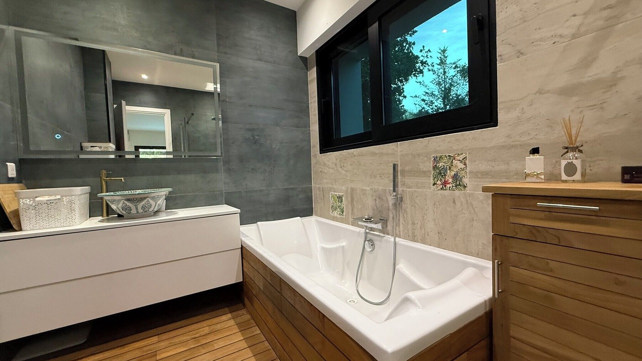 Photo of Bathroom in Biot