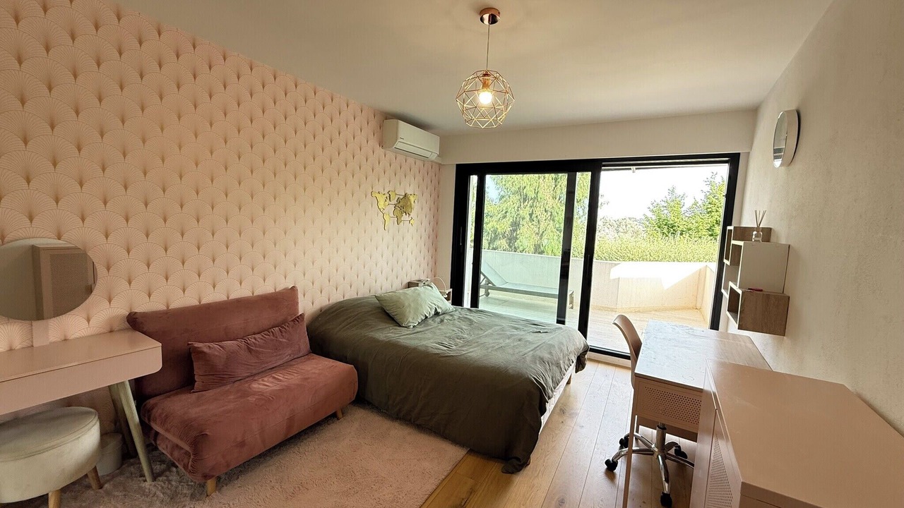 Photo of Bedroom in Biot