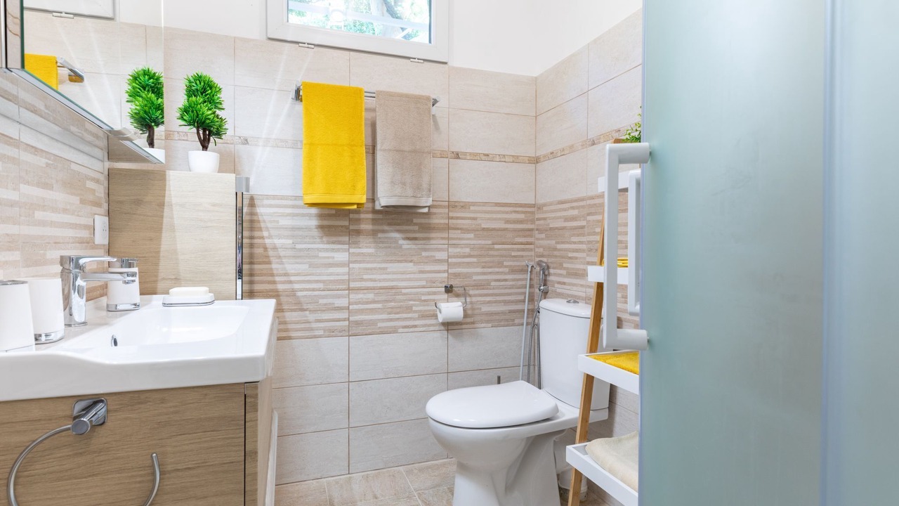 Photo of Bathroom in California - Pezou