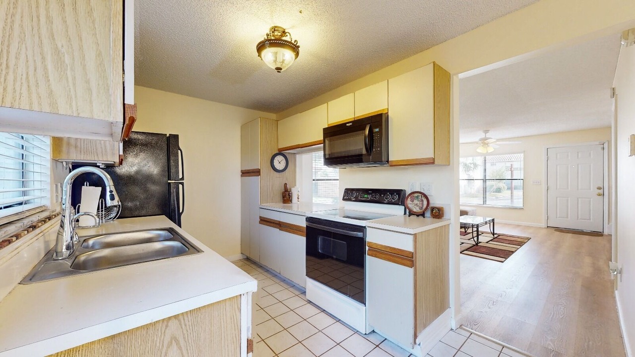 Photo of Kitchen in Azalea Park