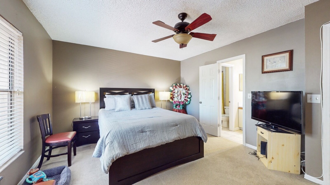 Photo of Bedroom in Azalea Park