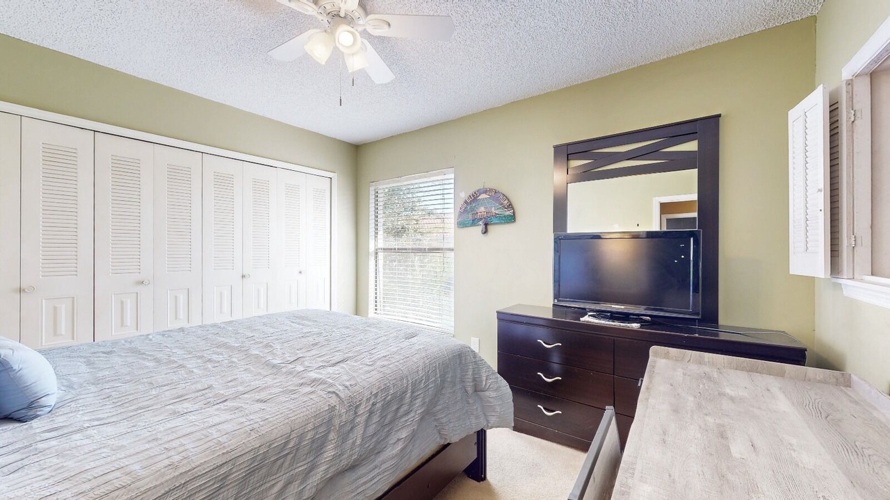 Photo of Bedroom in Azalea Park