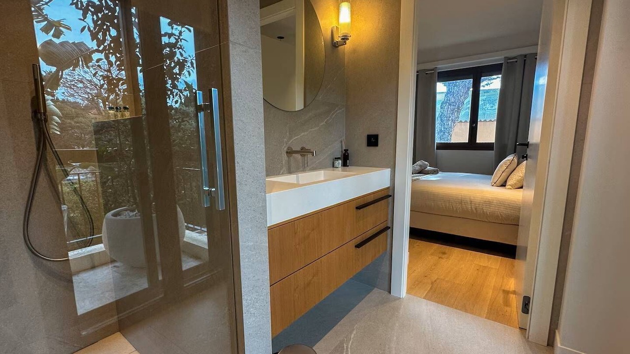 Photo of Bathroom in California - Pezou
