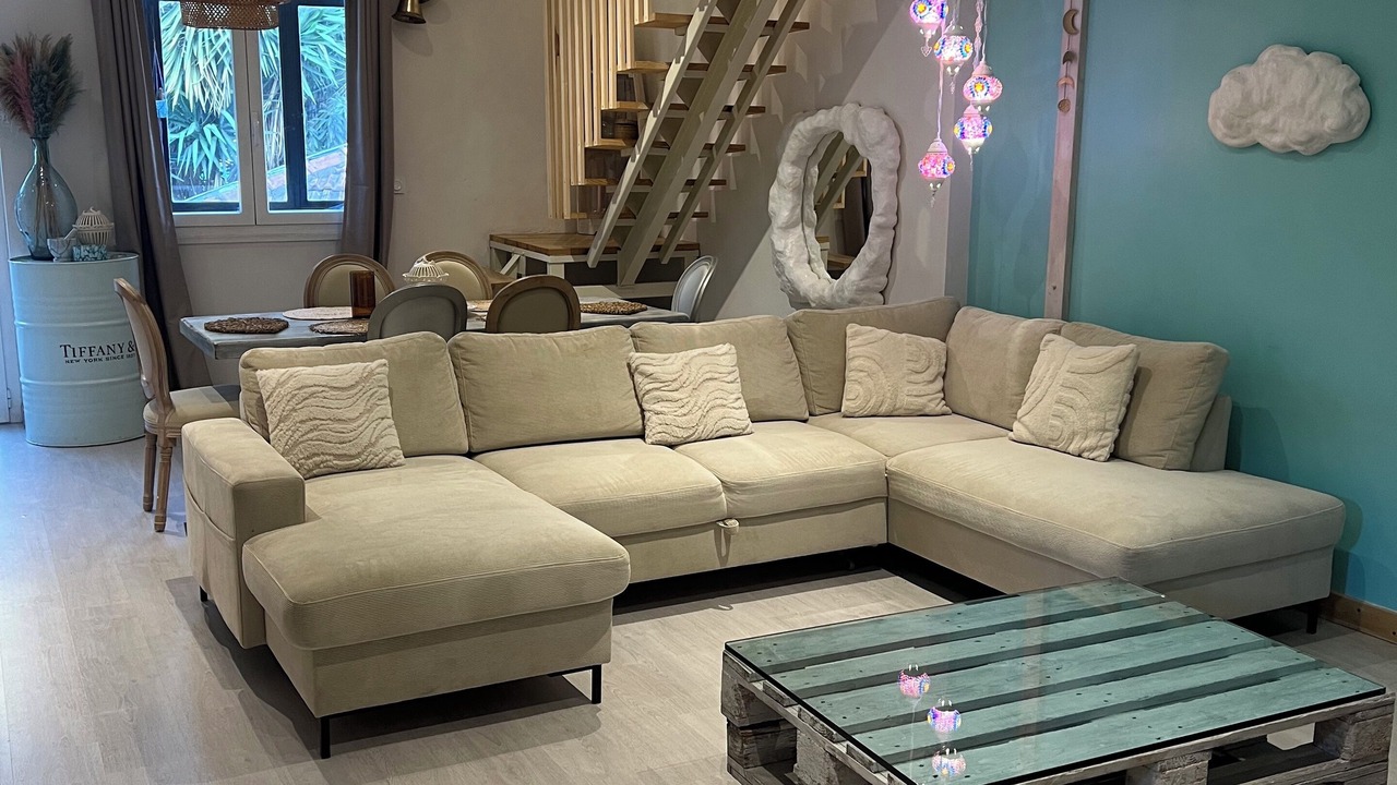 Photo of Livingroom in Saint Pierre de Feric