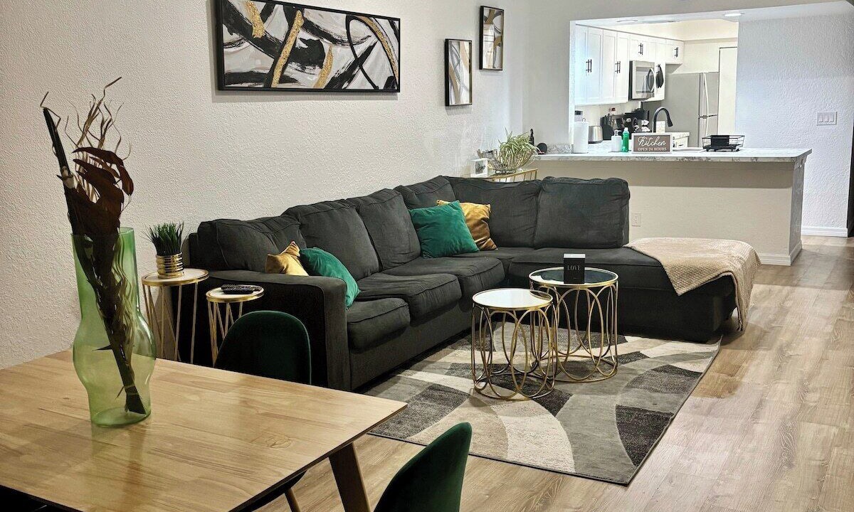 Photo of Livingroom in Oak Ridge