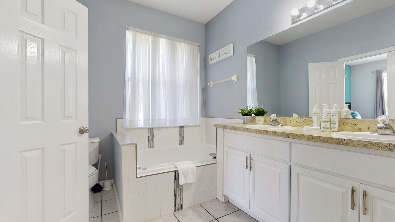 Photo of Bathroom in Sunset Lakes