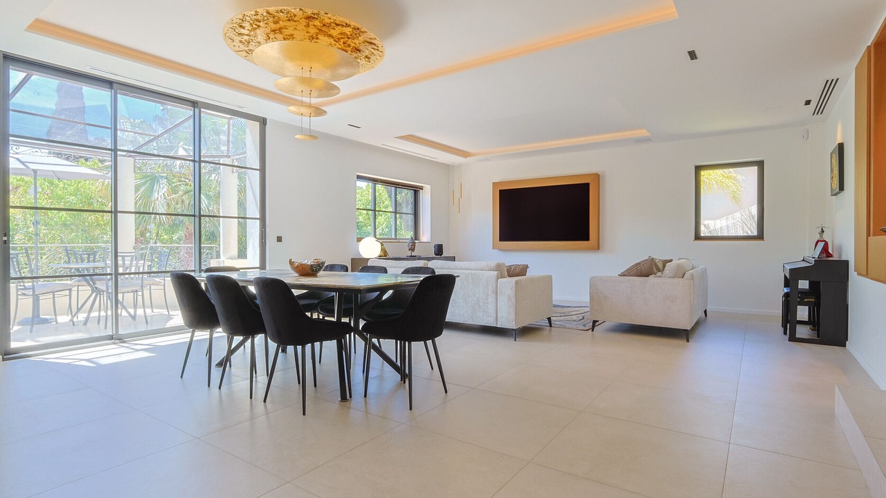 Photo of Livingroom in California - Pezou