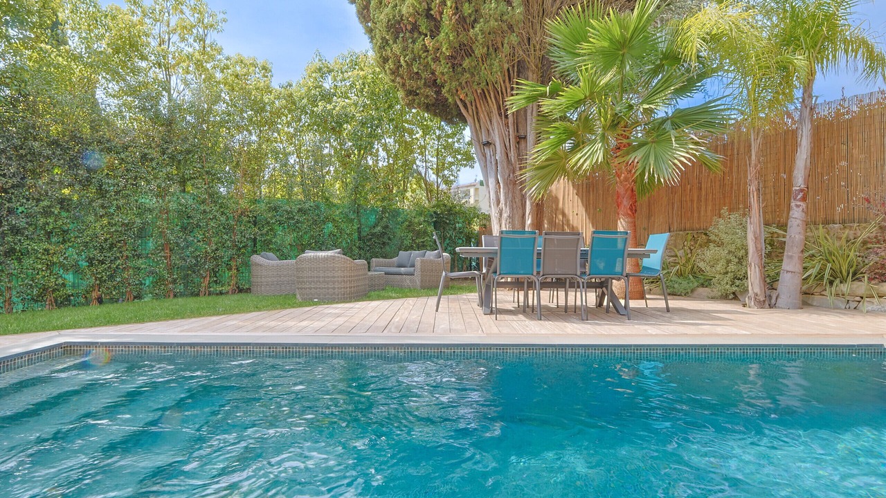 Photo of Outdoor in California - Pezou