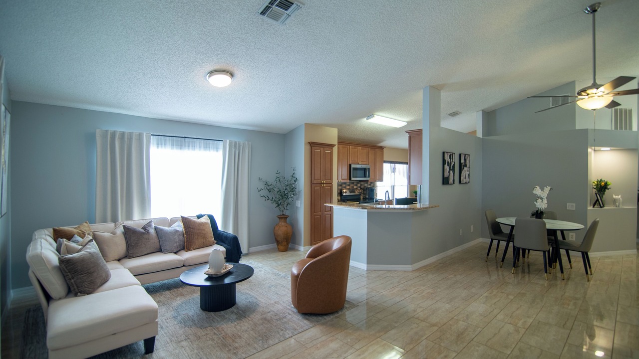 Photo of Livingroom in Lakeside Estates