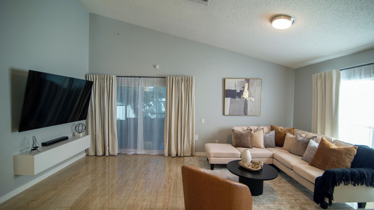 Photo of Livingroom in Lakeside Estates