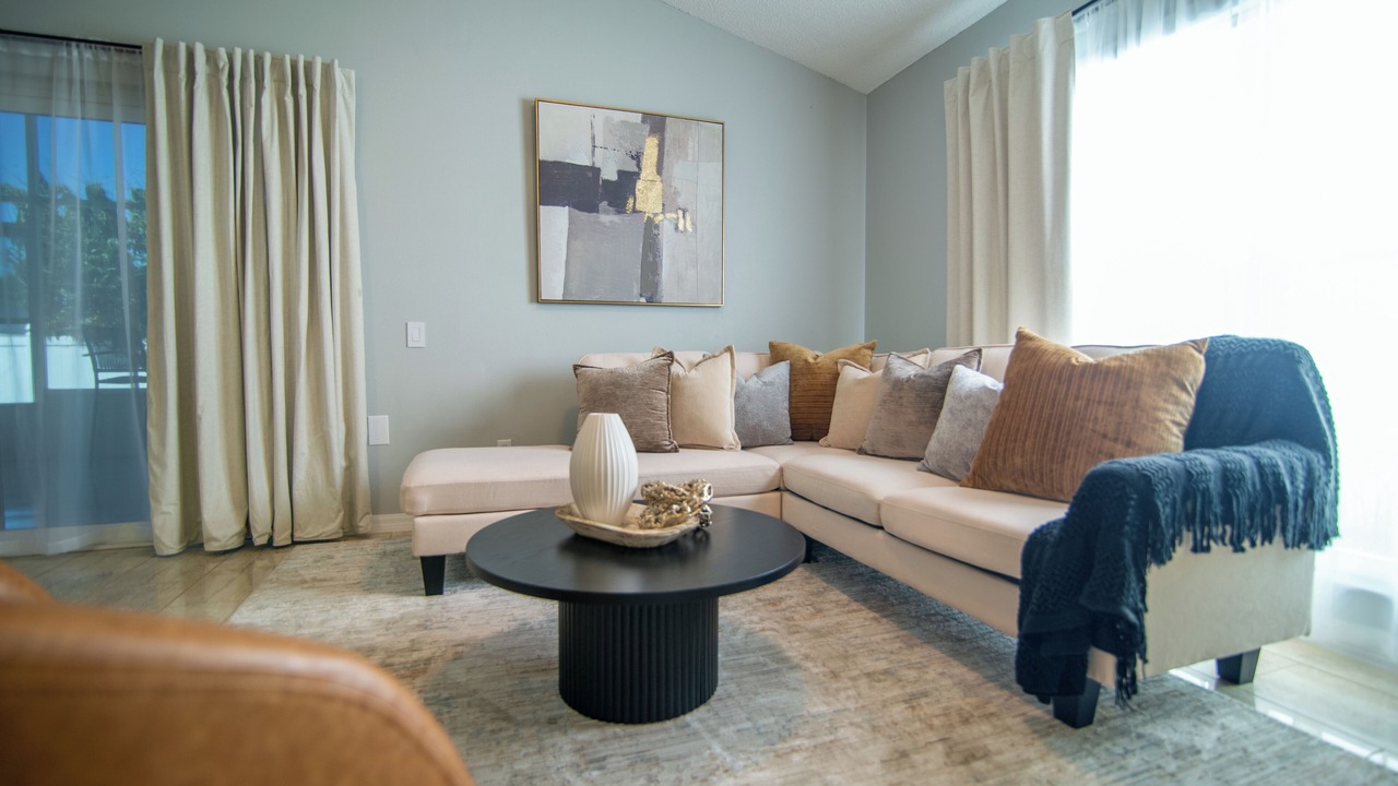 Photo of Livingroom in Lakeside Estates