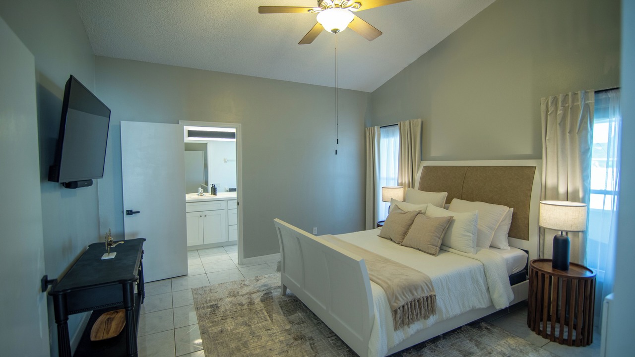 Photo of Bedroom in Lakeside Estates
