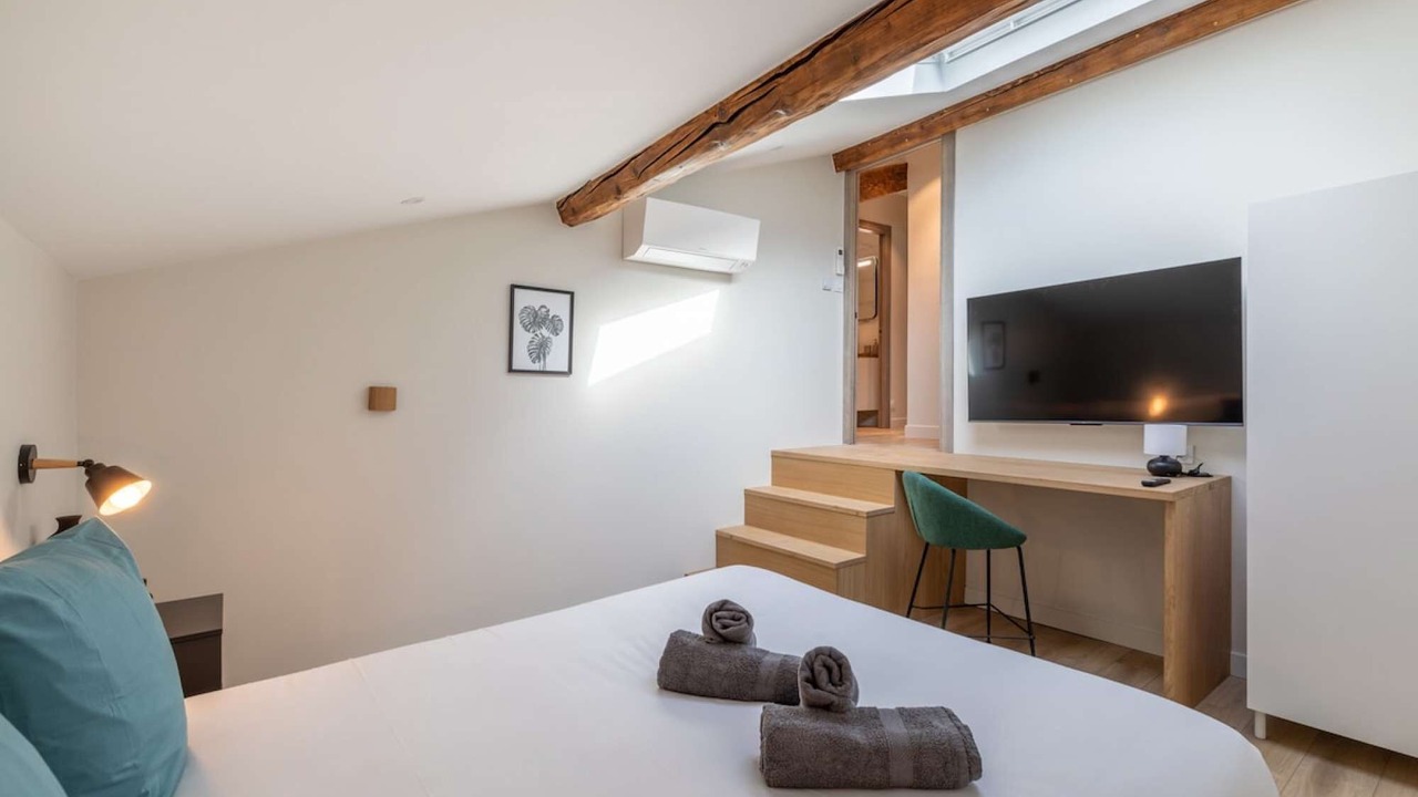 Photo of Bedroom in Cannes City Centre
