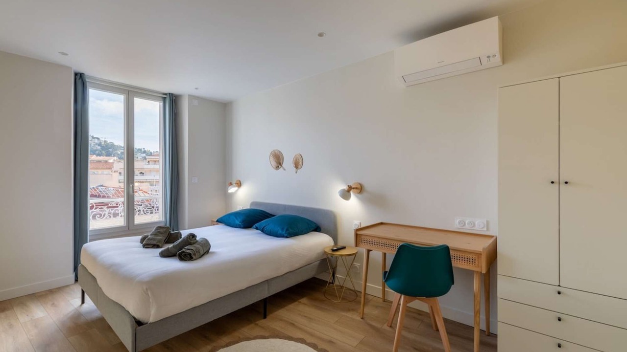 Photo of Bedroom in Cannes City Centre