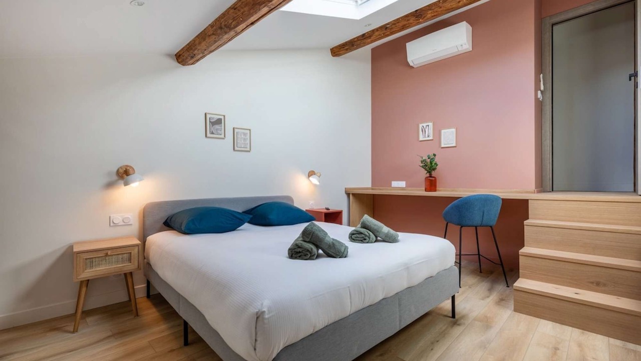 Photo of Bedroom in Cannes City Centre